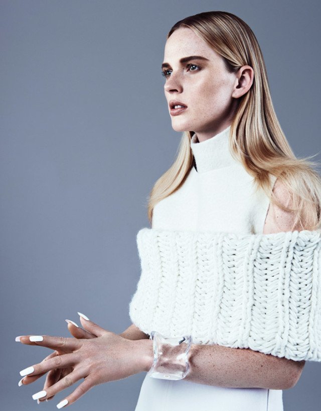 Anne Vyalitsyna Leg Photoshoot