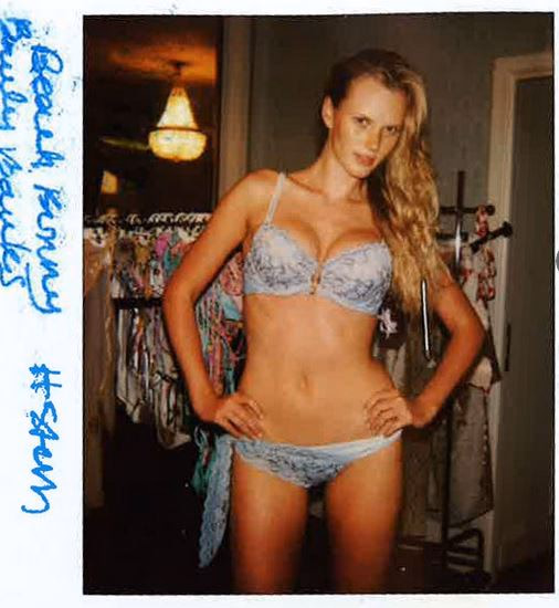 Anne Vyalitsyna Leg Photoshoot