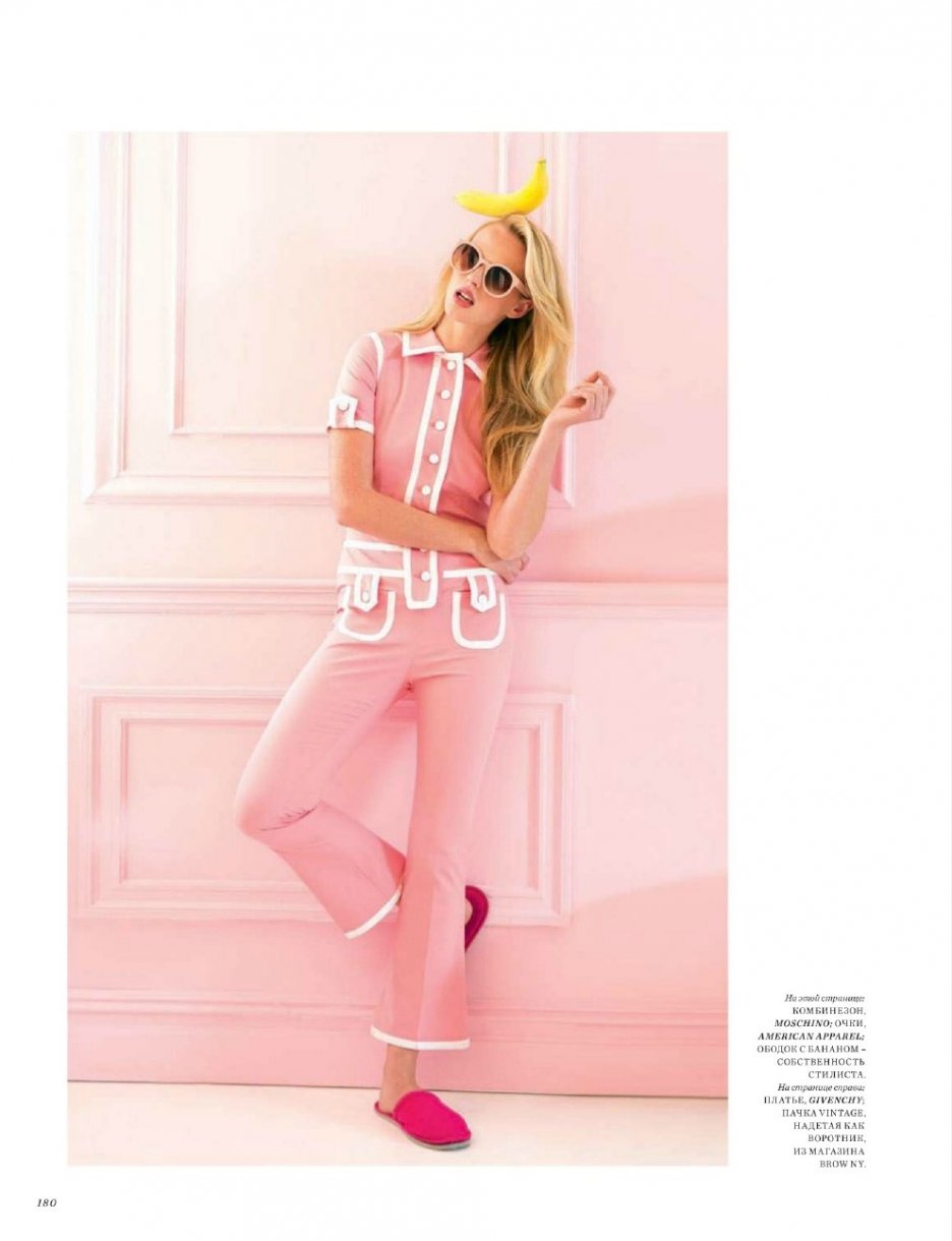 Anne Vyalitsyna Leg Photoshoot