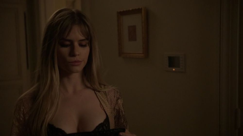 Carlson Young Sexy and Hottest Photos , Latest Pics