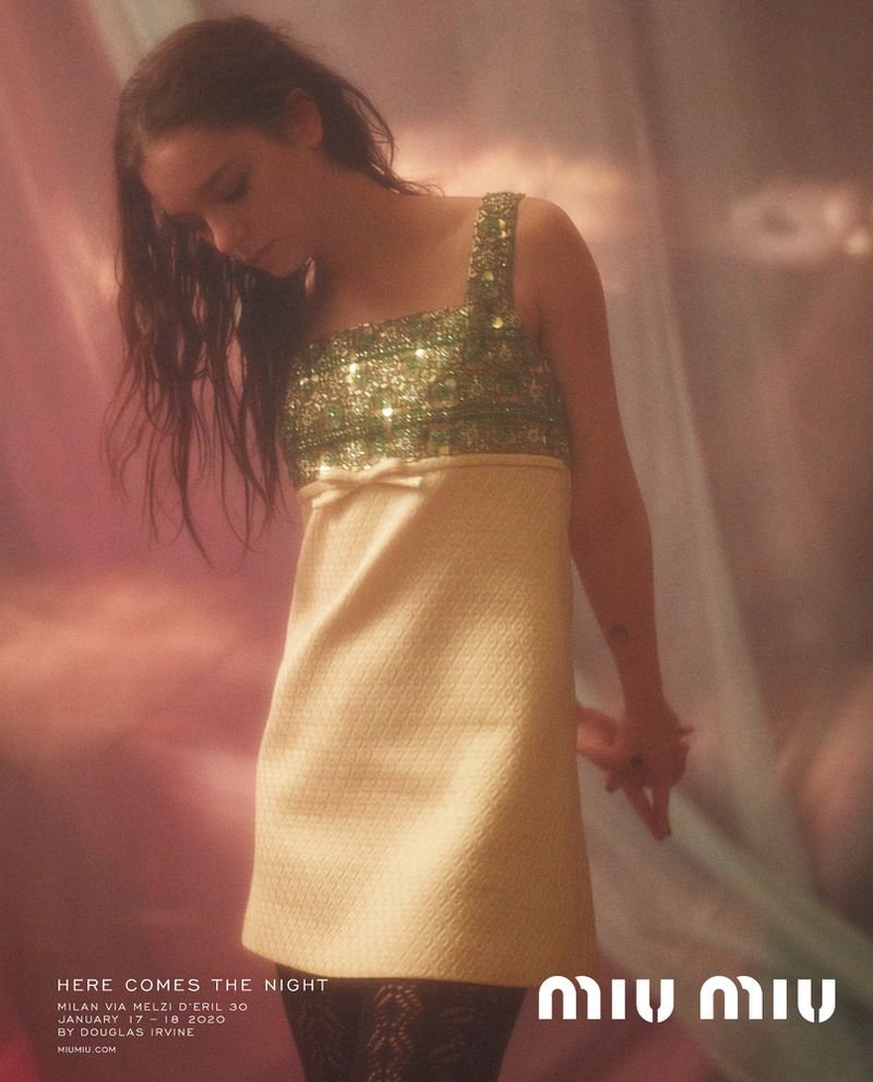 Esme CreedMiles Leg Photoshoot