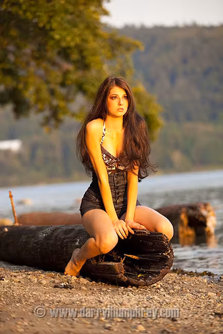 Genevieve Buechner Leg Photoshoot