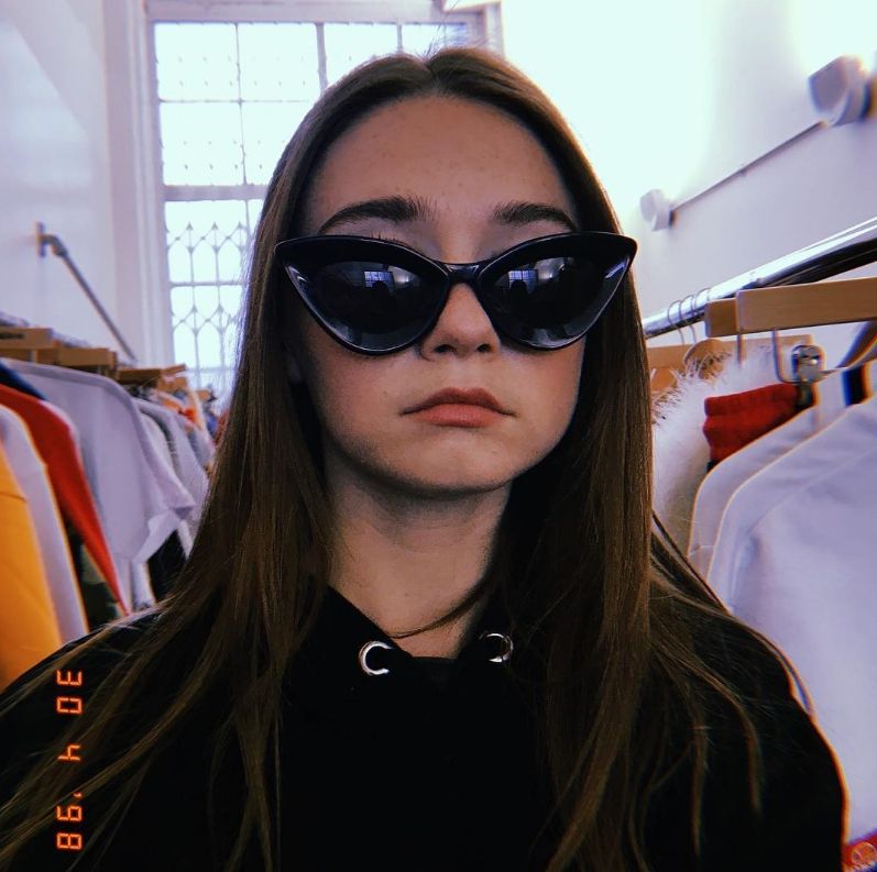 Jessica Barden Sexy and Hottest Photos , Latest Pics