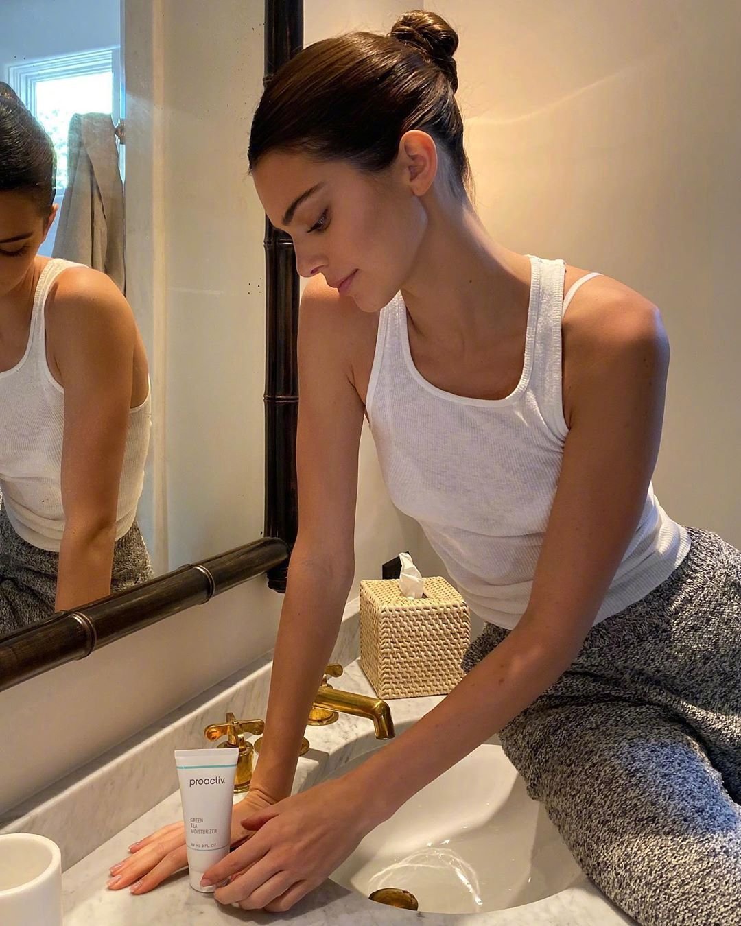 Kendall Jenner Leg Photoshoot