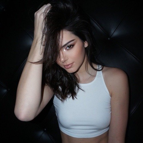 Kendall Jenner Leg Photoshoot