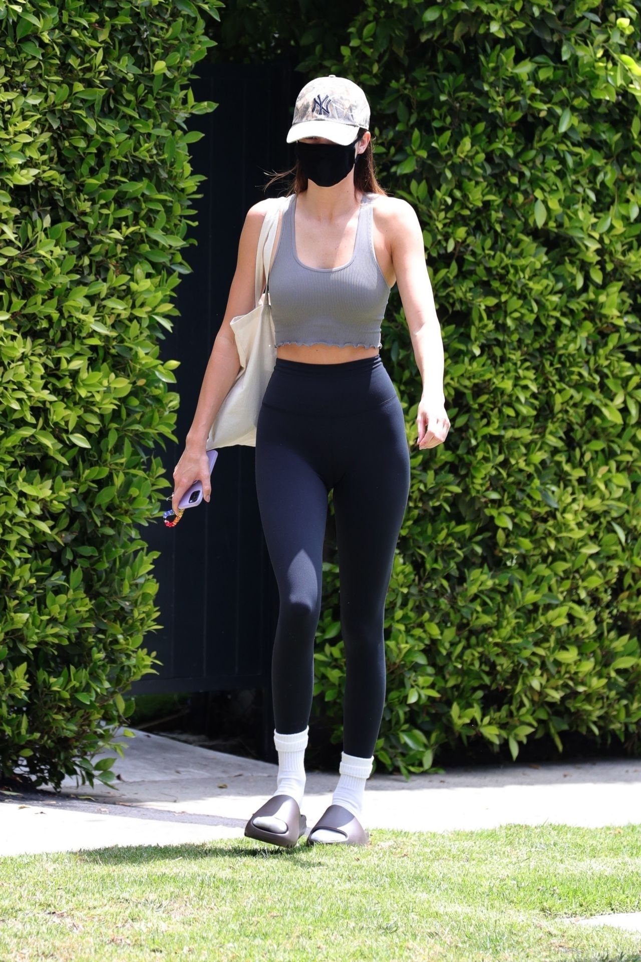 Kendall Jenner Leg Photoshoot