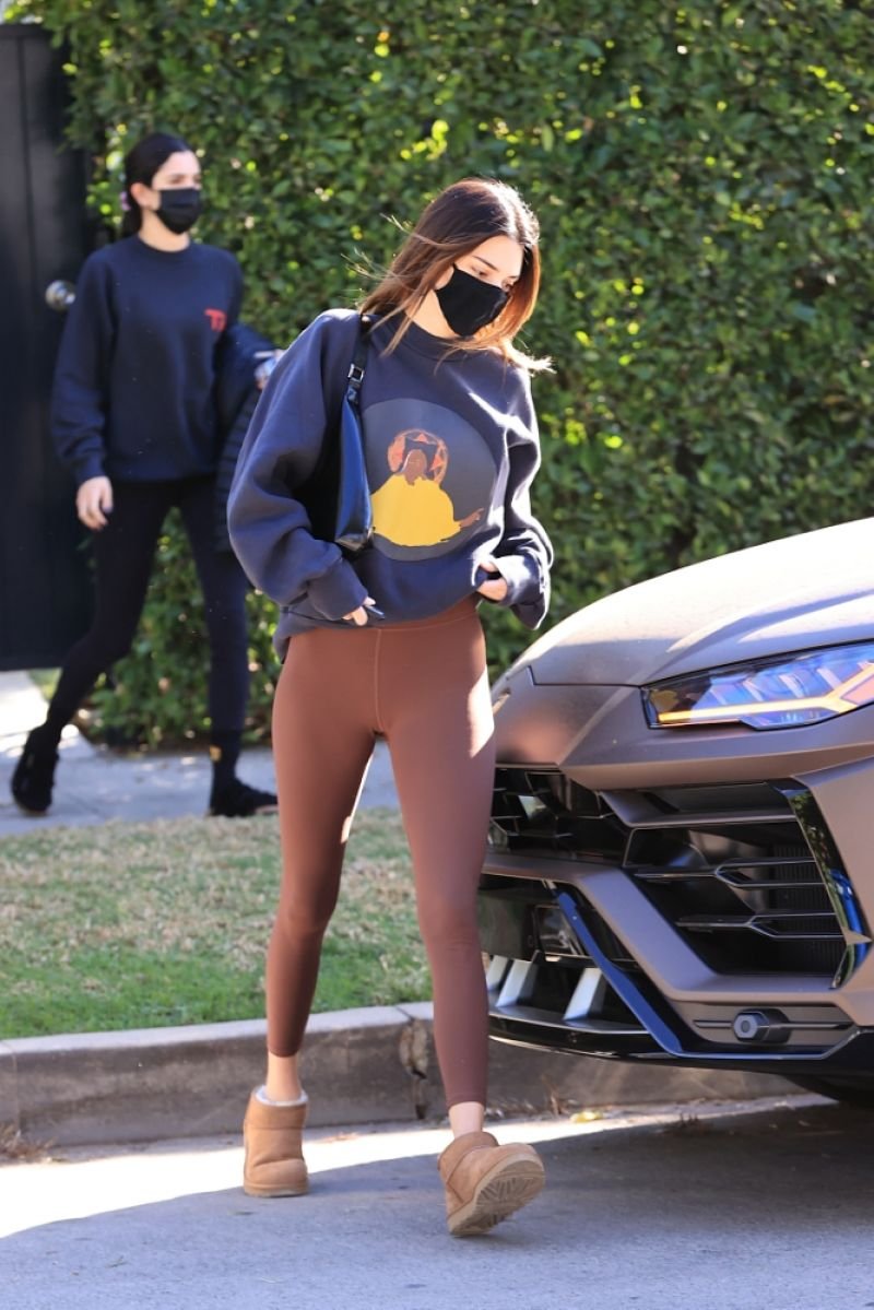 Kendall Jenner Leg Photoshoot