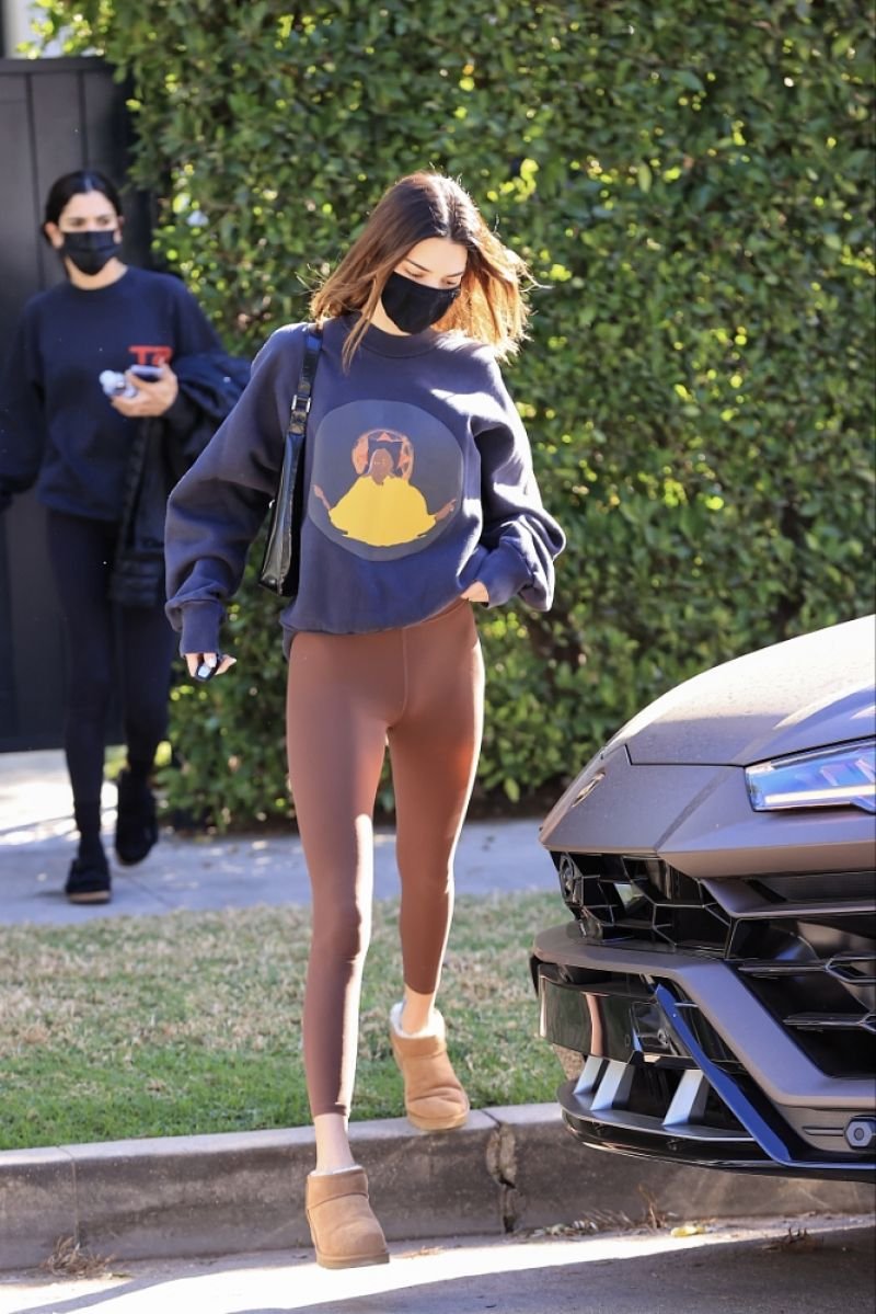 Kendall Jenner Leg Photoshoot