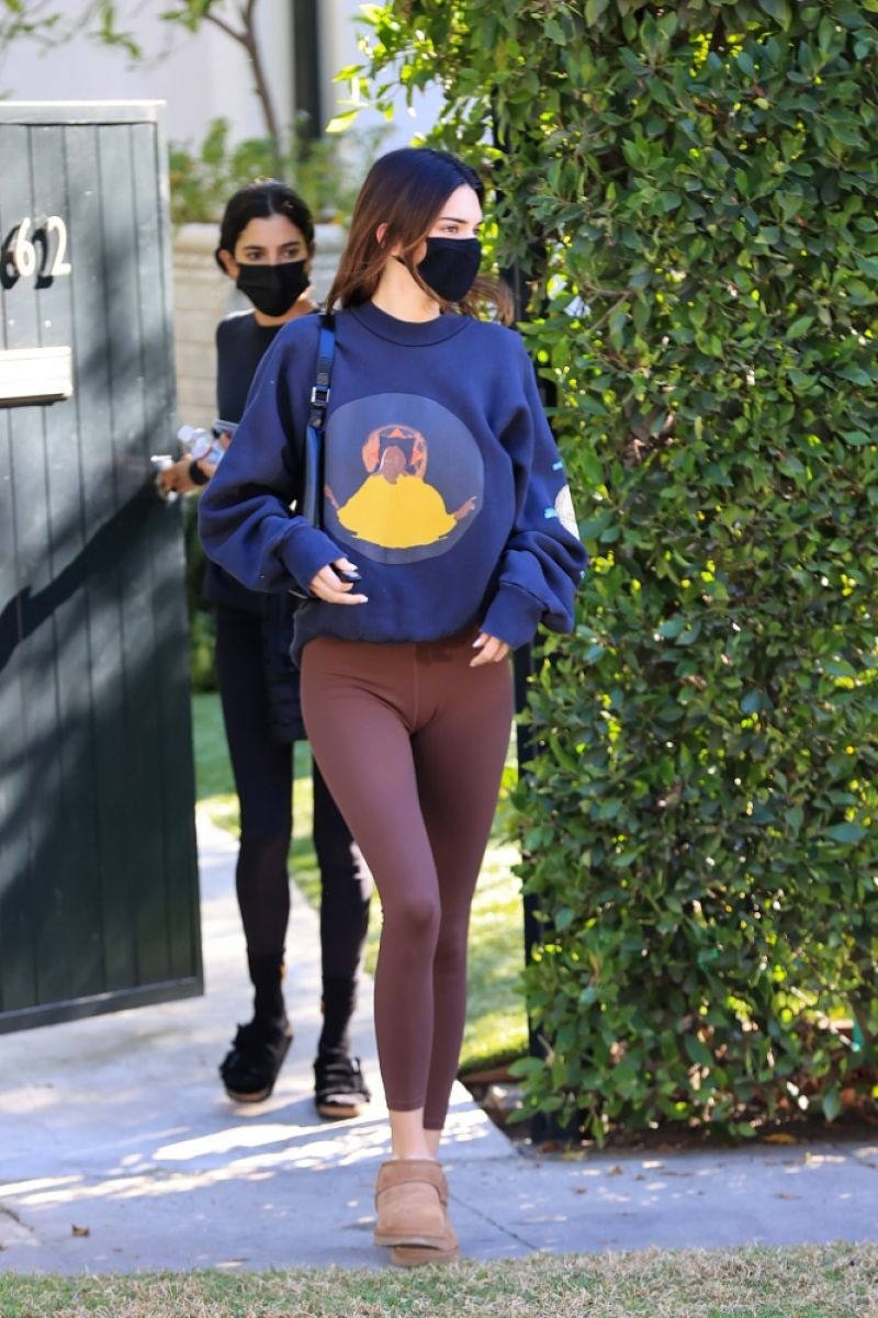 Kendall Jenner Leg Photoshoot