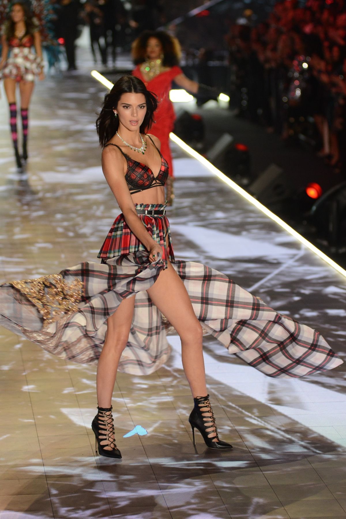 Kendall Jenner Leg Photoshoot