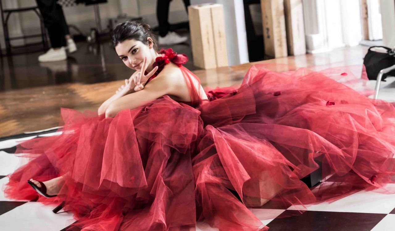 Kendall Jenner Leg Photoshoot