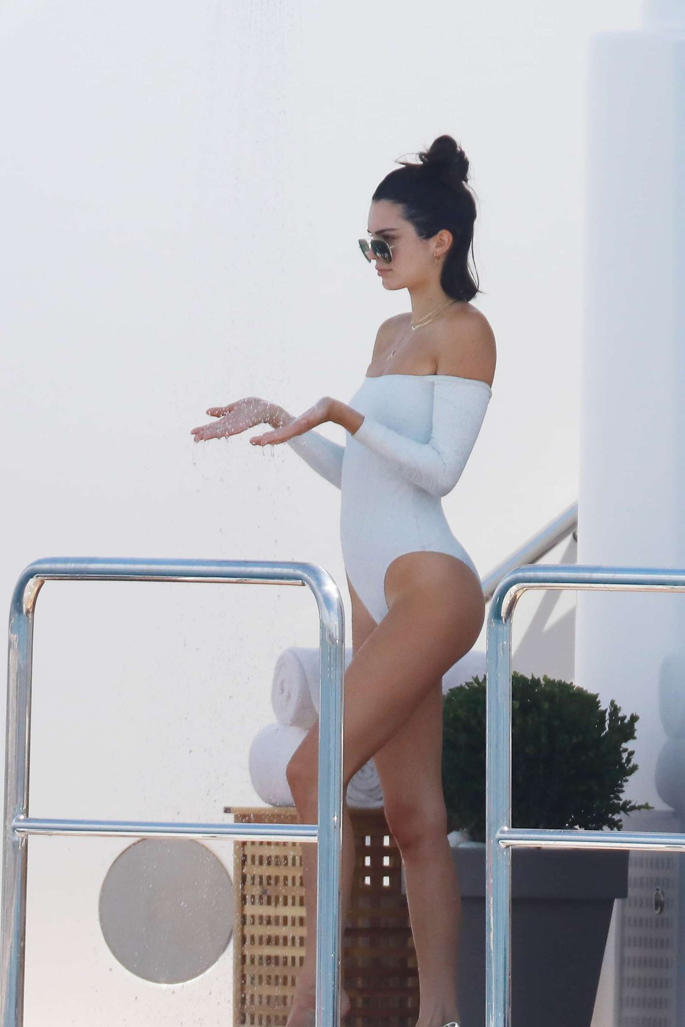 Kendall Jenner Leg Photoshoot