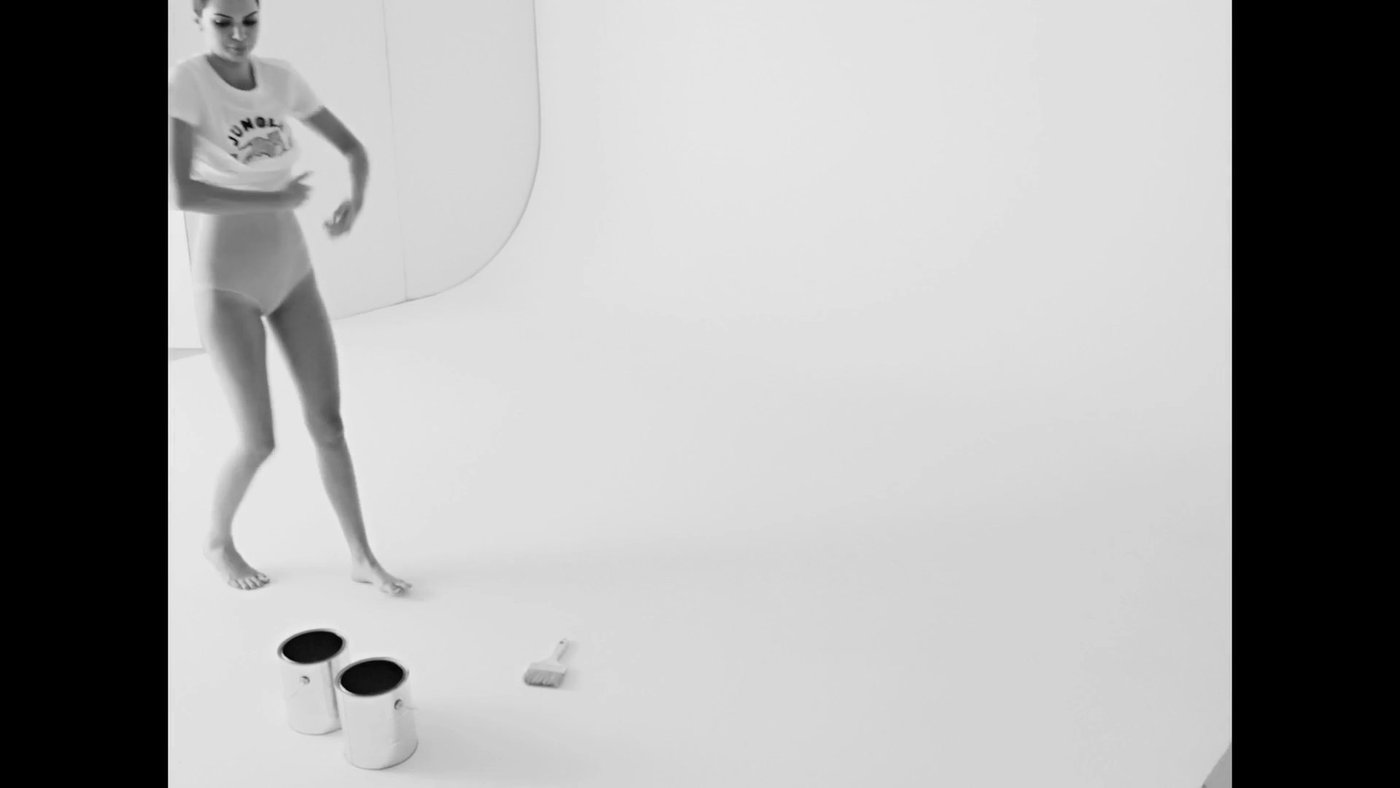 Kendall Jenner Leg Photoshoot