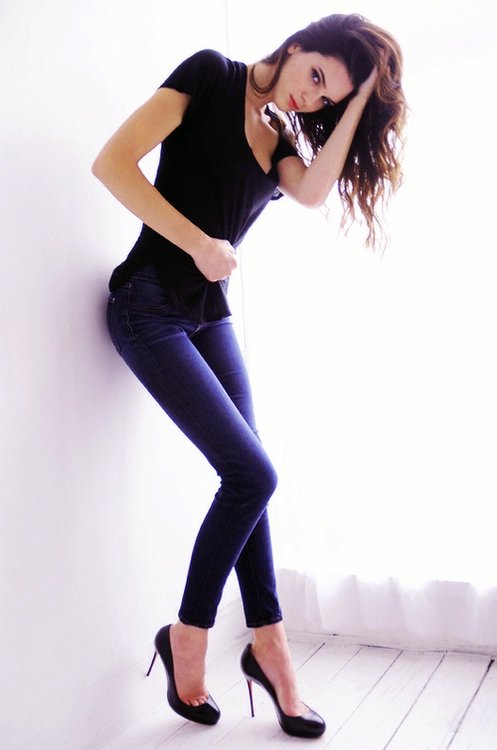 Kendall Jenner Leg Photoshoot
