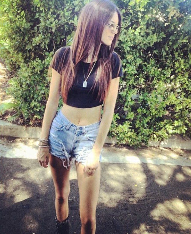 Kendall Jenner Leg Photoshoot