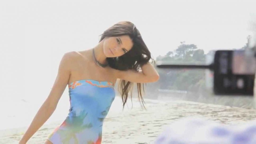 Kendall Jenner Leg Photoshoot