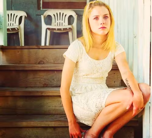 Laura Wiggins  Photoshoot