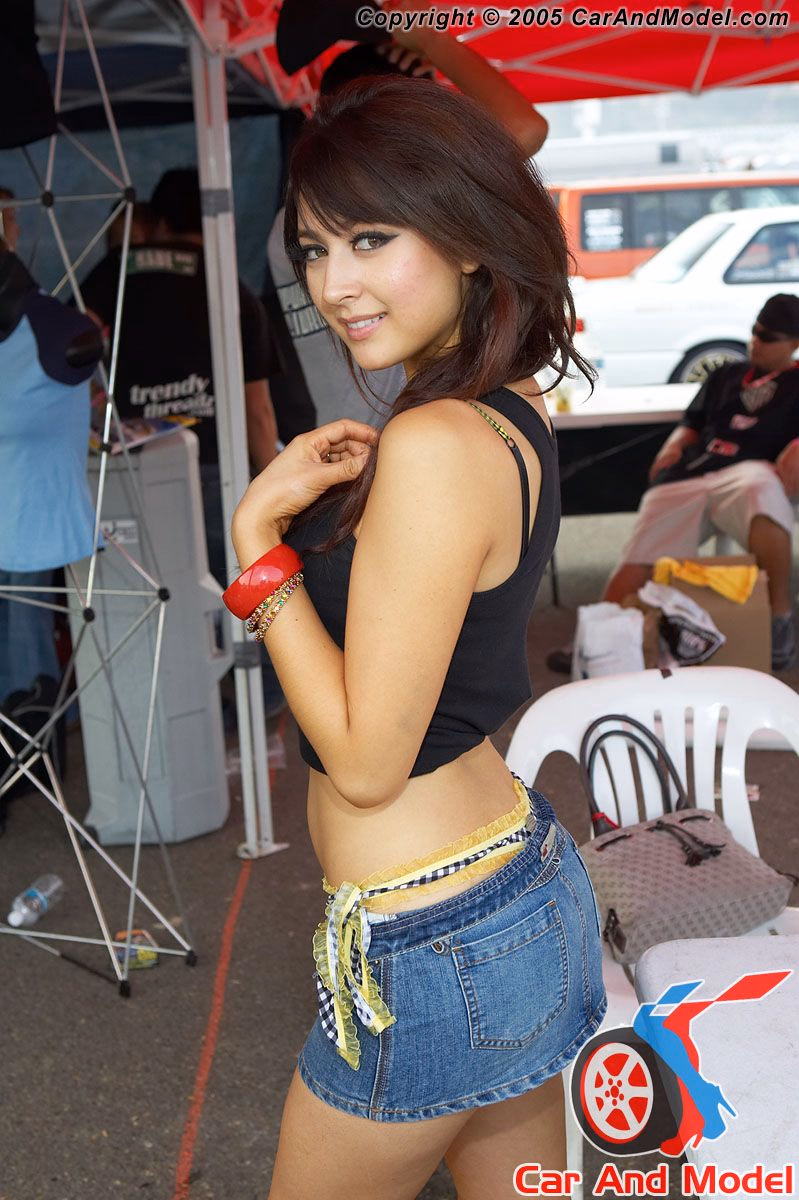 Leah Dizon Leg Photoshoot