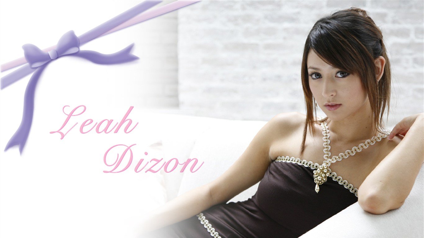Leah Dizon Leg Photoshoot