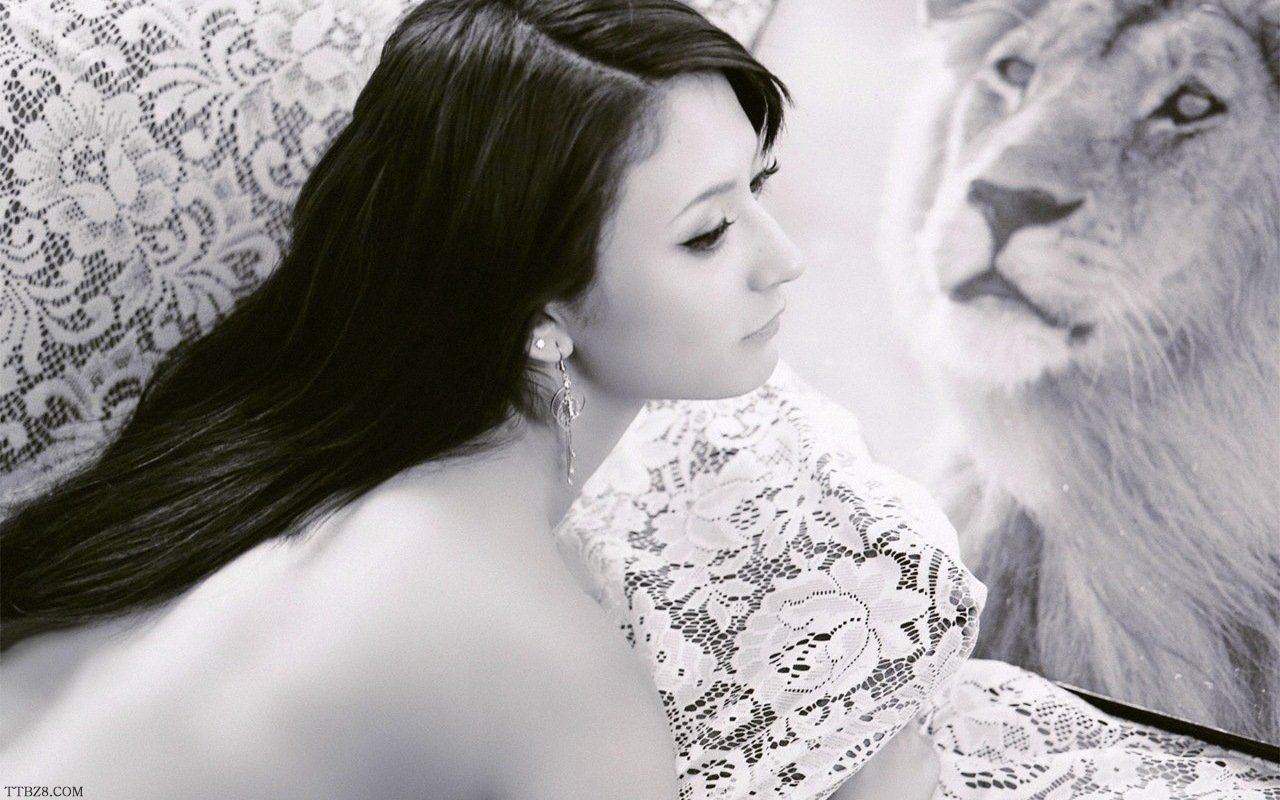 Leah Dizon  Photoshoot