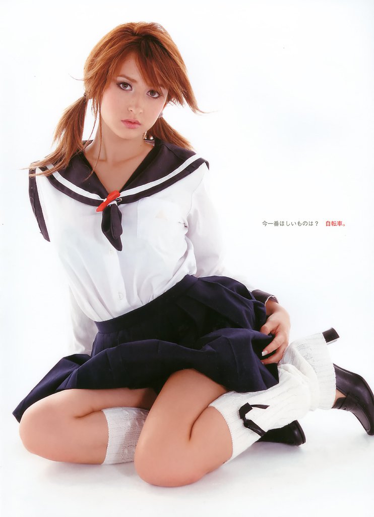 Leah Dizon Leg Photoshoot