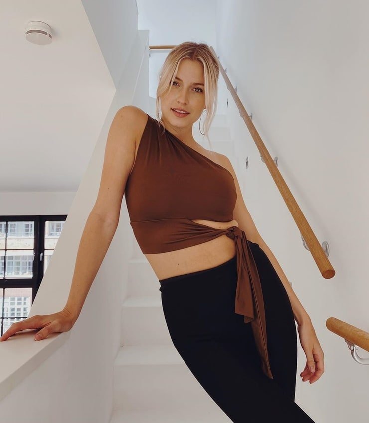 Lena Gercke Leg Photoshoot