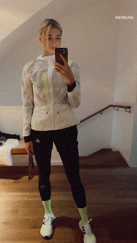 Lena Gercke Leg Photoshoot