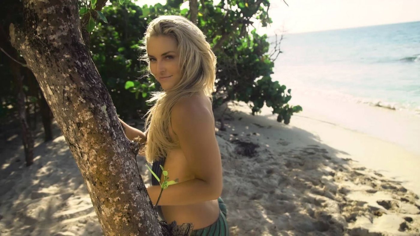 Lindsey Vonn Leg Photoshoot