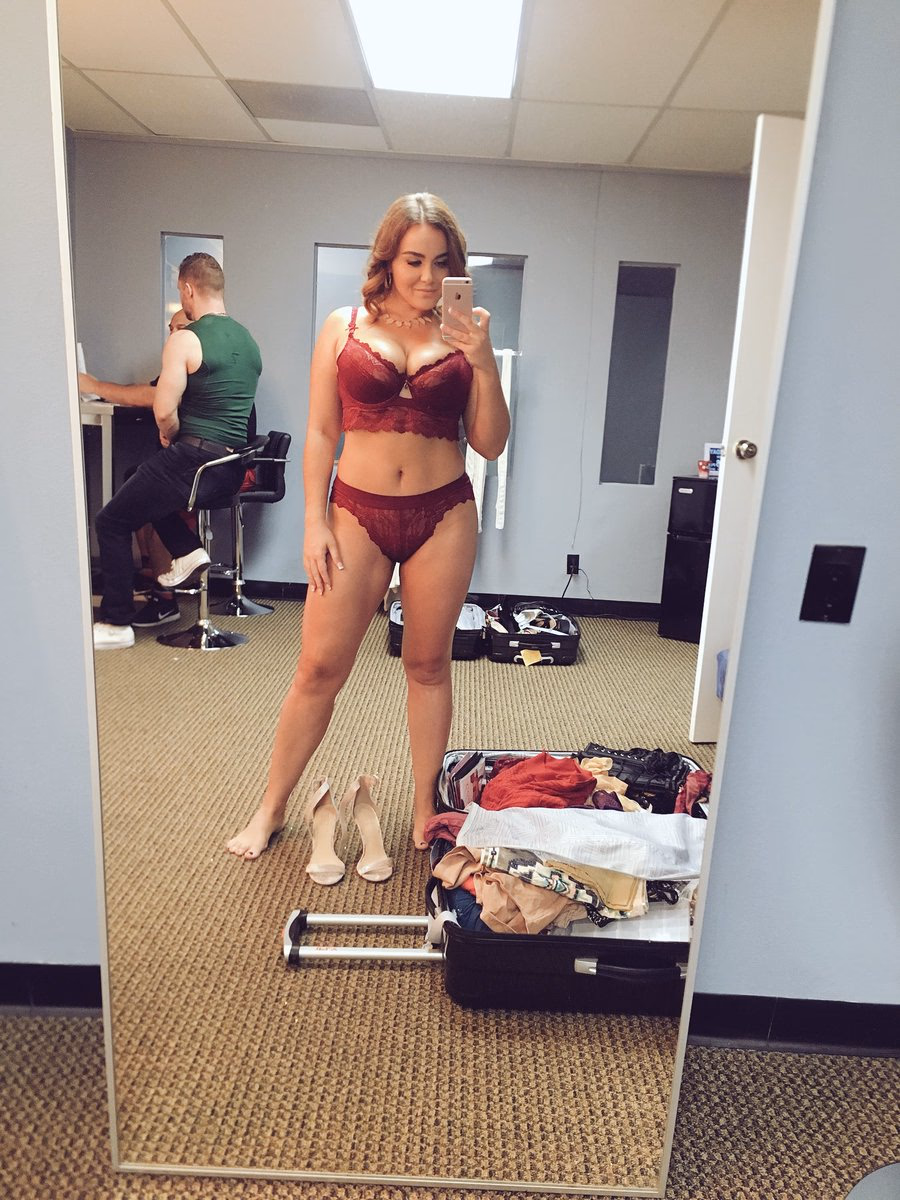 Natasha Nice Leg Photoshoot
