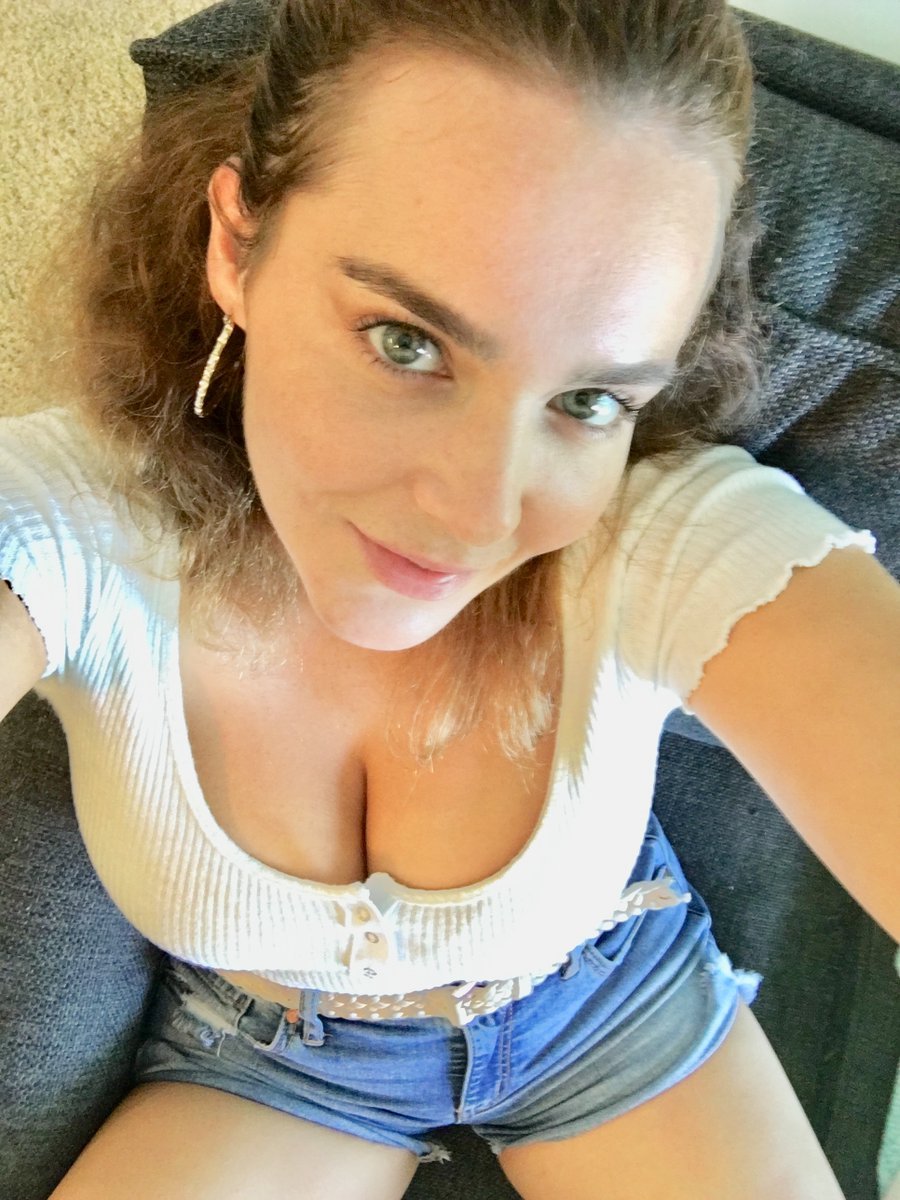 Natasha Nice Leg Photoshoot