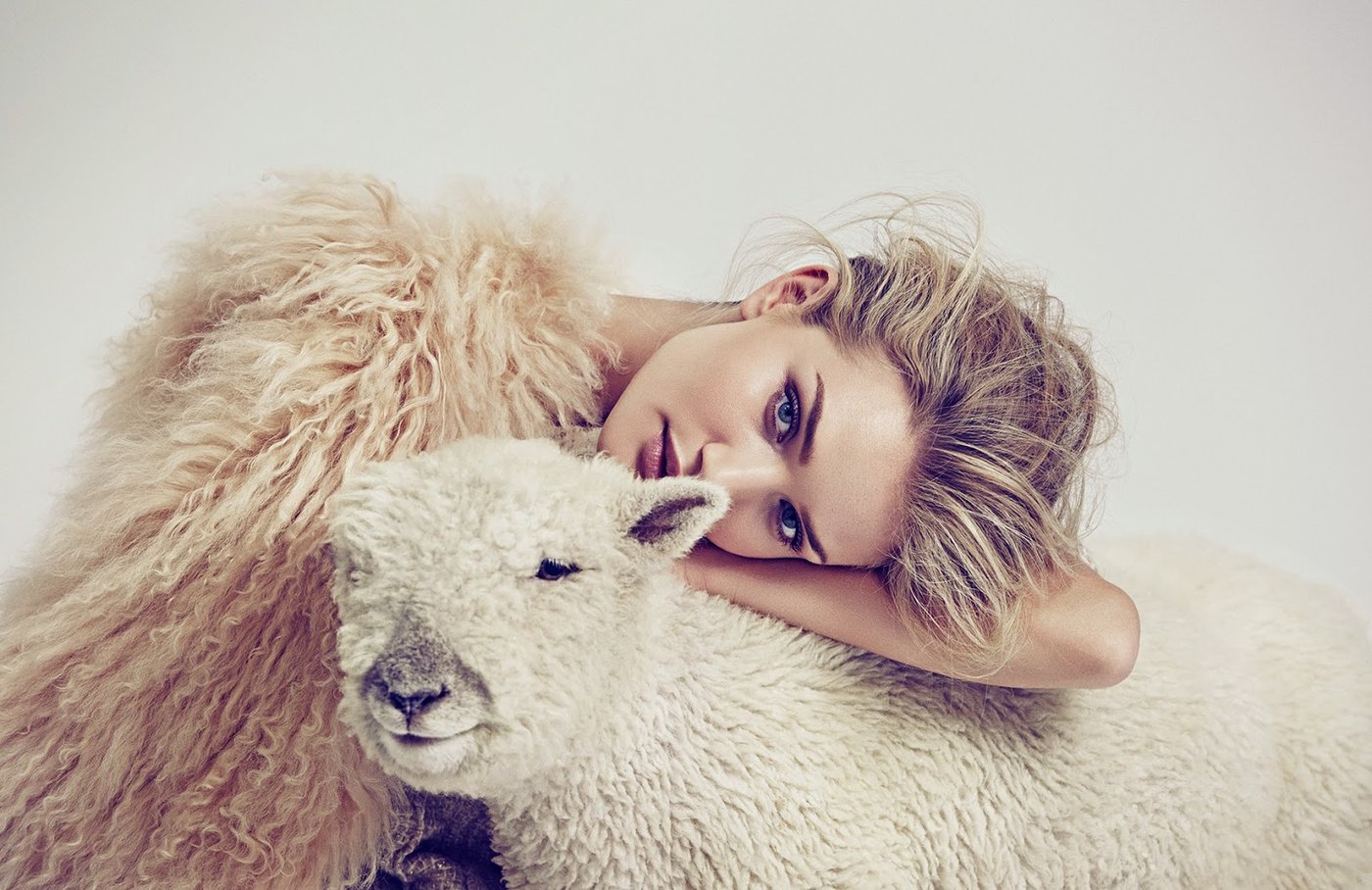 Rosie HuntingtonWhiteley  Photoshoot