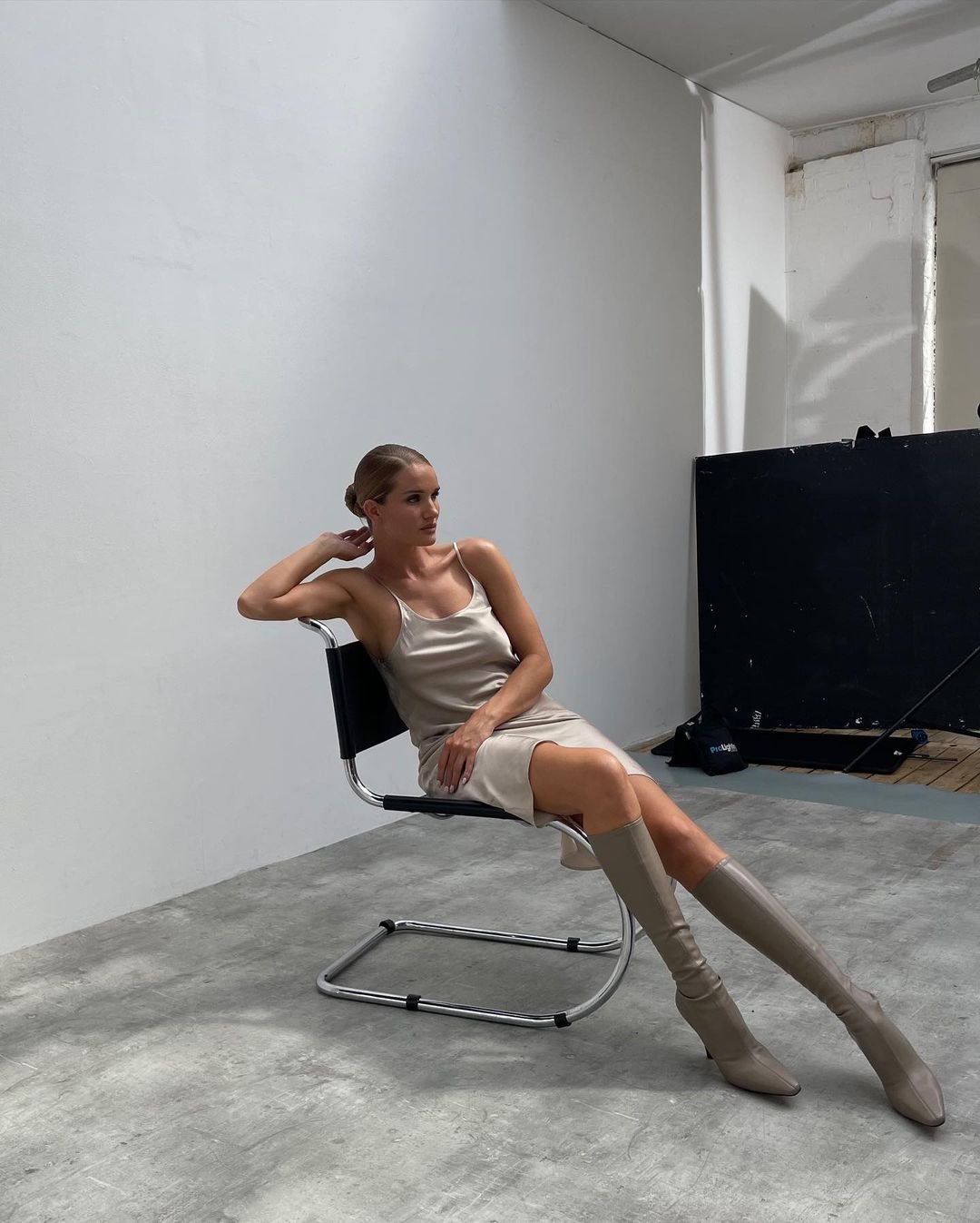 Rosie HuntingtonWhiteley Leg Photoshoot