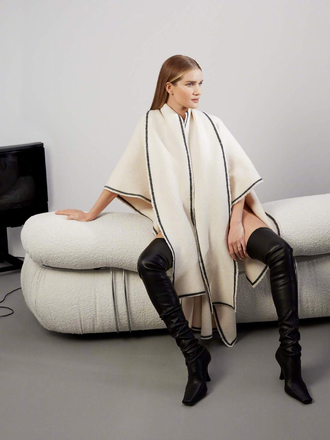 Rosie HuntingtonWhiteley Leg Photoshoot