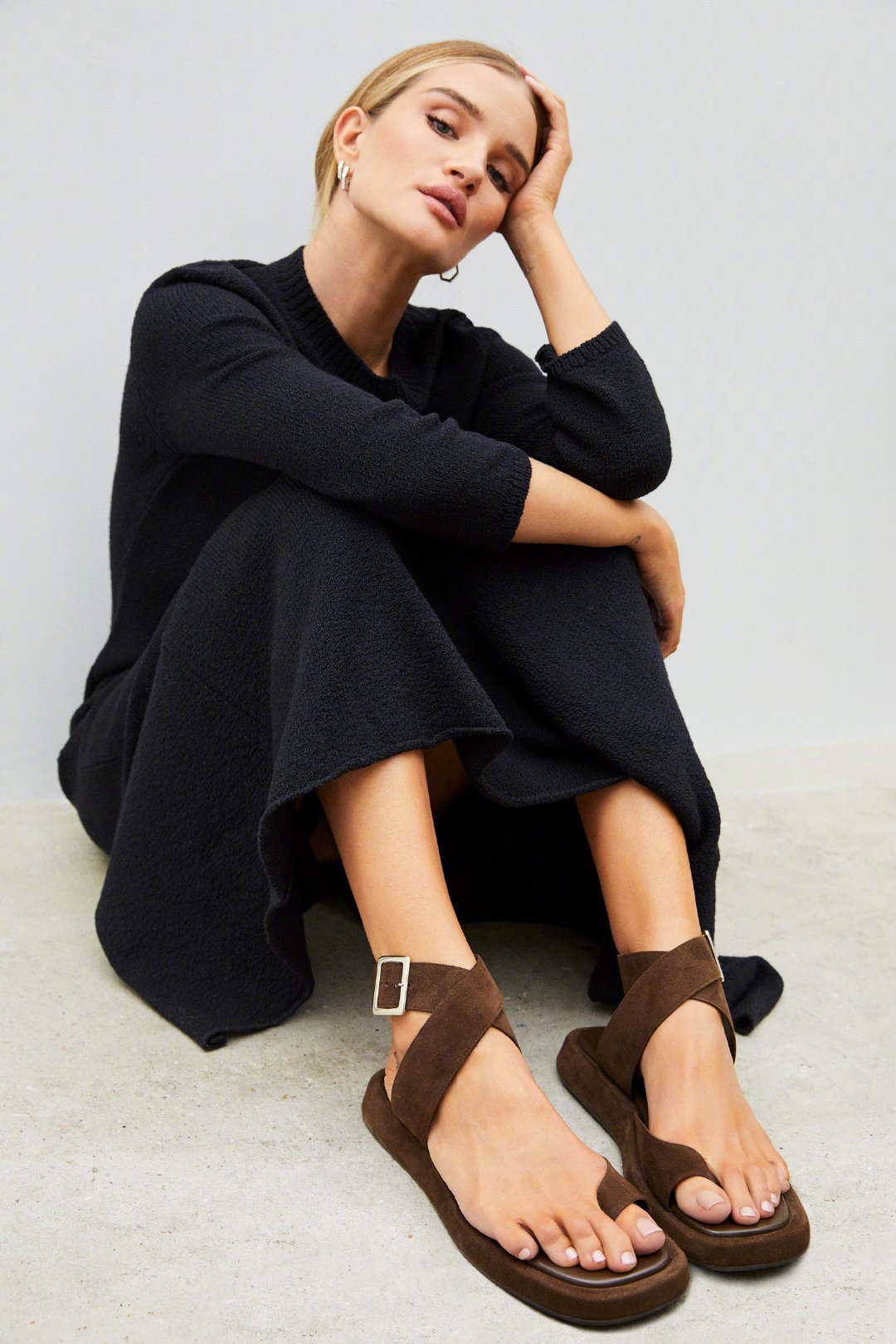 Rosie HuntingtonWhiteley Leg Photoshoot