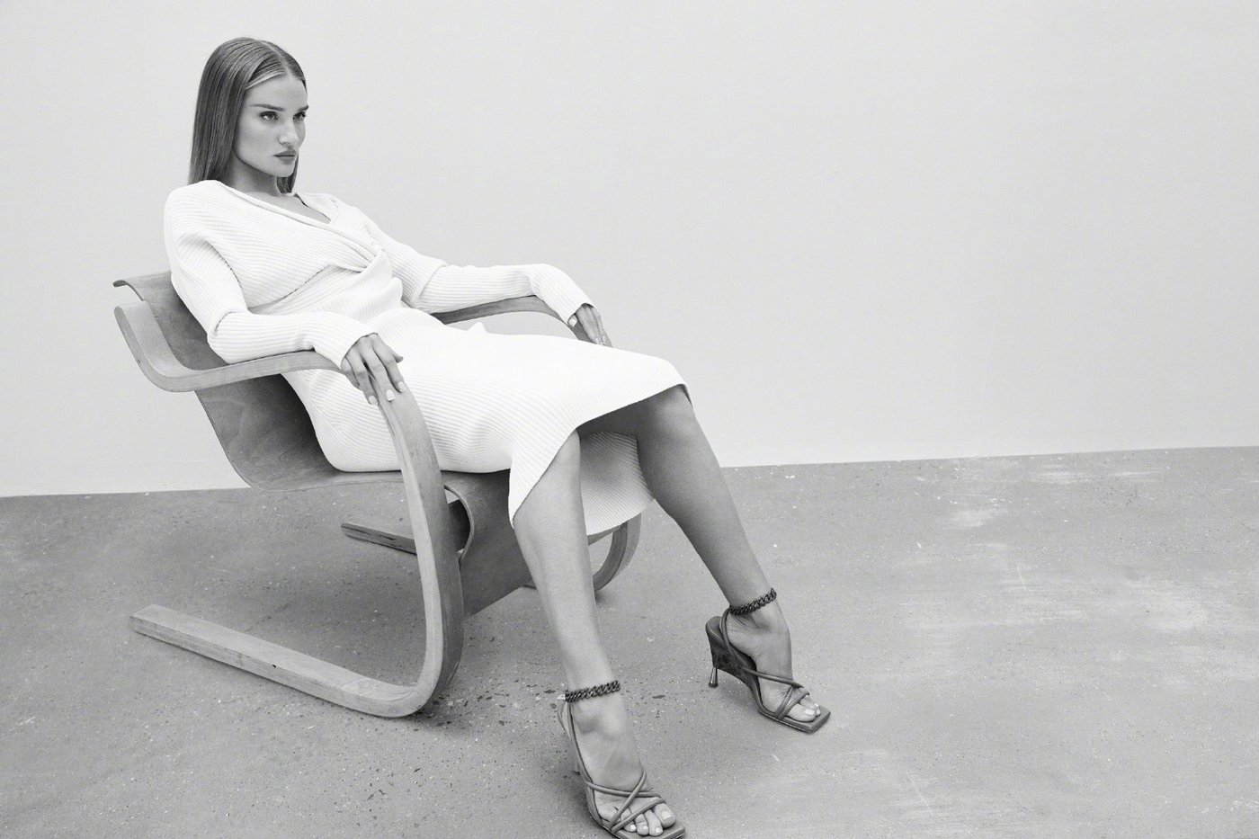 Rosie HuntingtonWhiteley Leg Photoshoot