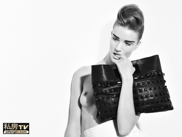 Rosie HuntingtonWhiteley Leg Photoshoot