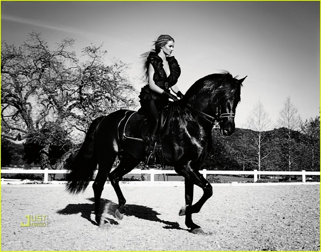 Rosie HuntingtonWhiteley  Photoshoot