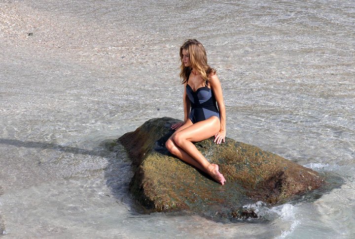 Rosie HuntingtonWhiteley Leg Photoshoot