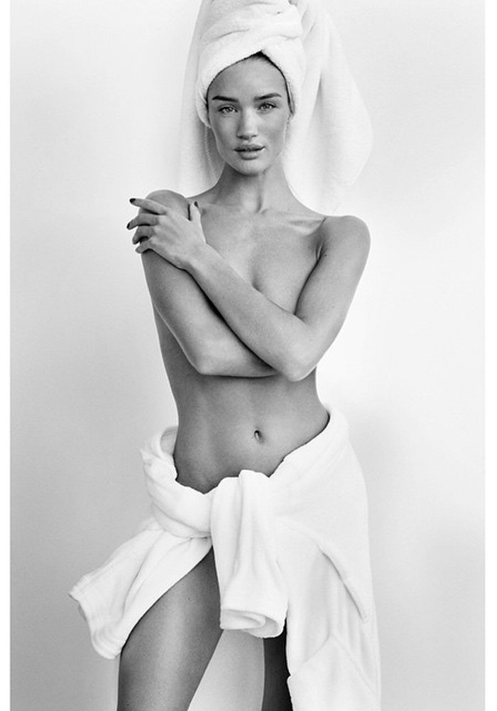 Rosie HuntingtonWhiteley Leg Photoshoot
