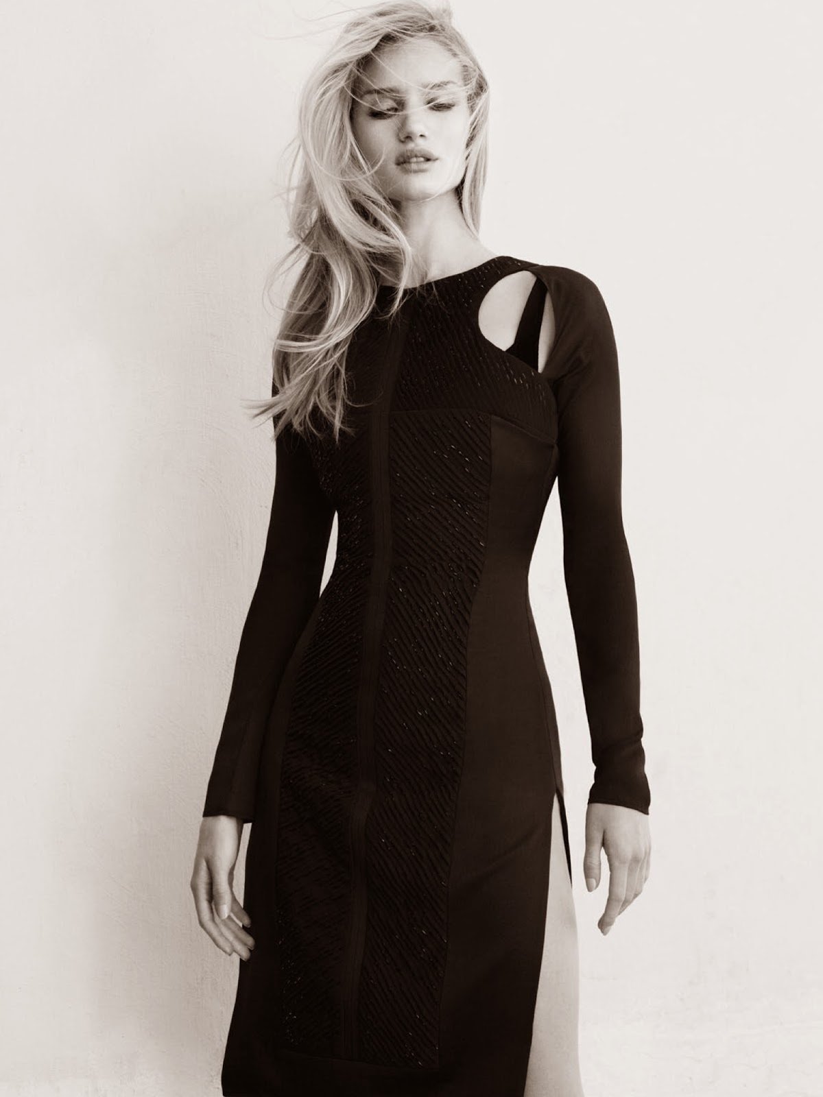 Rosie HuntingtonWhiteley Leg Photoshoot