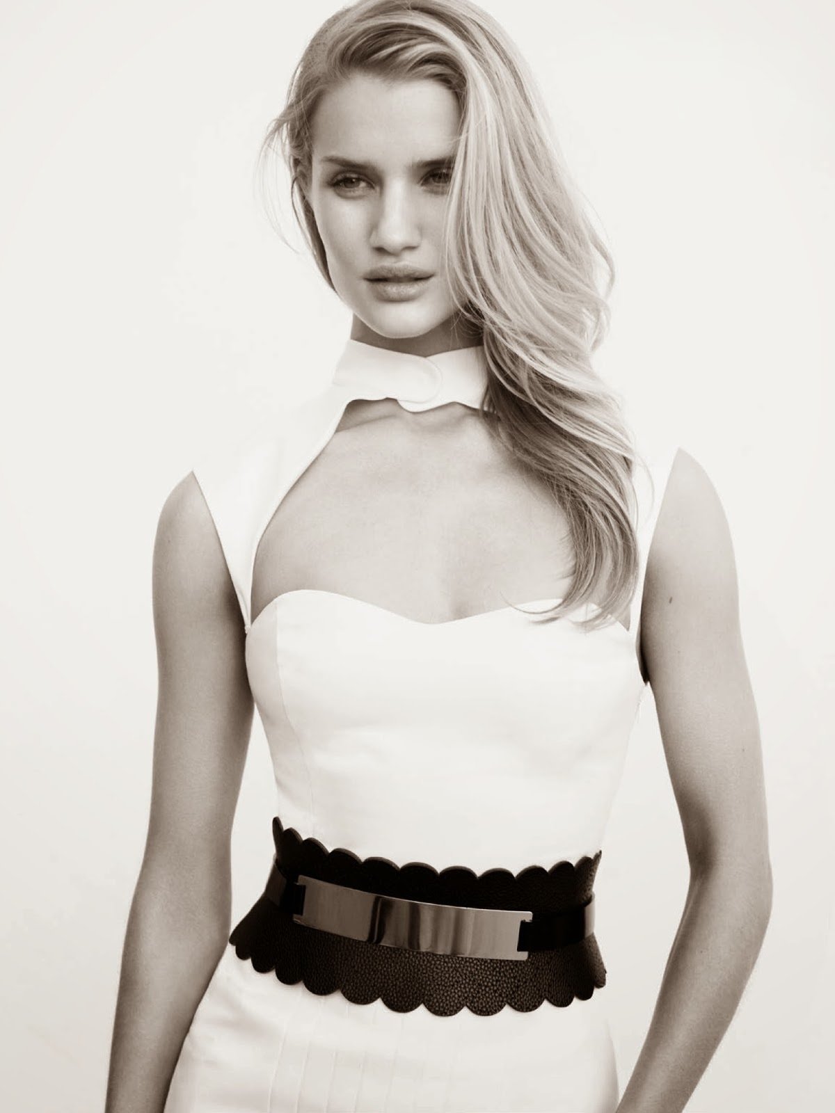 Rosie HuntingtonWhiteley Leg Photoshoot