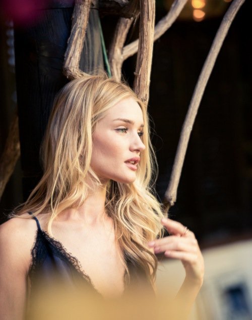 Rosie HuntingtonWhiteley Leg Photoshoot
