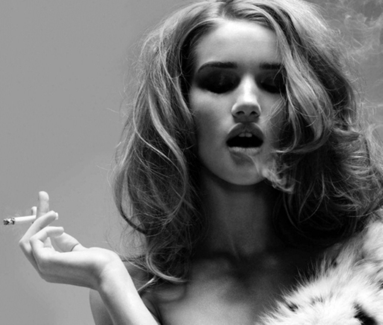 Rosie HuntingtonWhiteley  Photoshoot