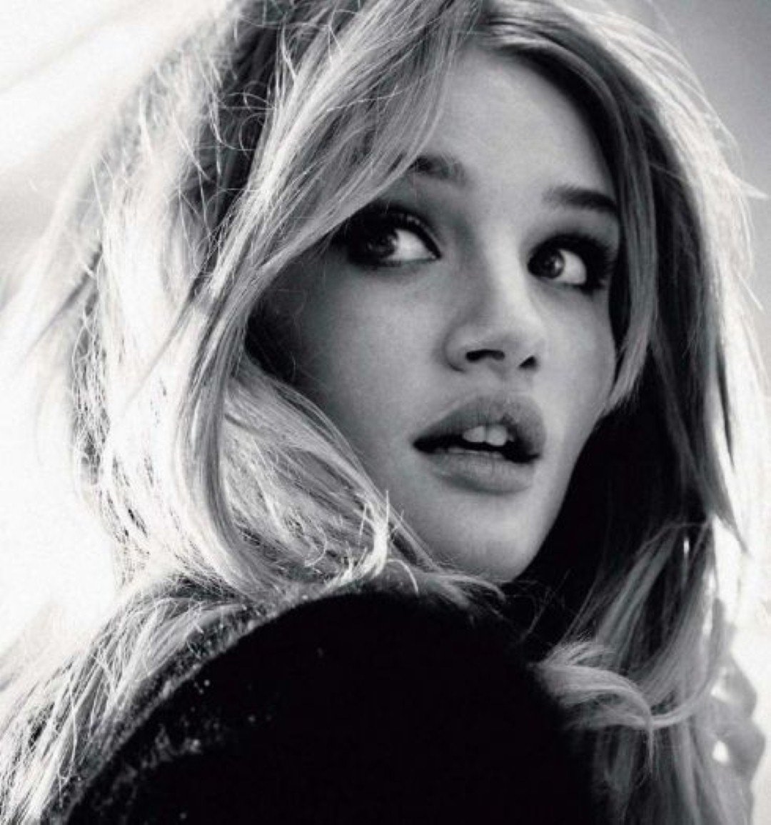 Rosie HuntingtonWhiteley  Photoshoot