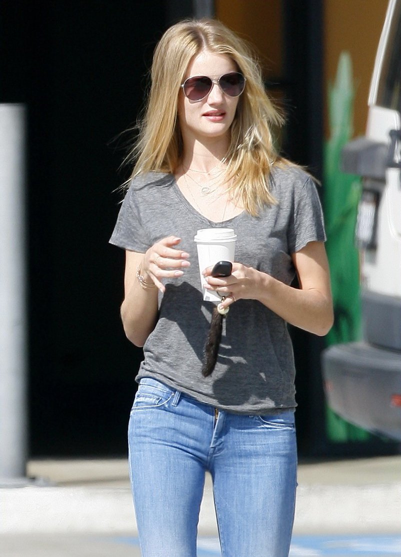 Rosie HuntingtonWhiteley Leg Photoshoot