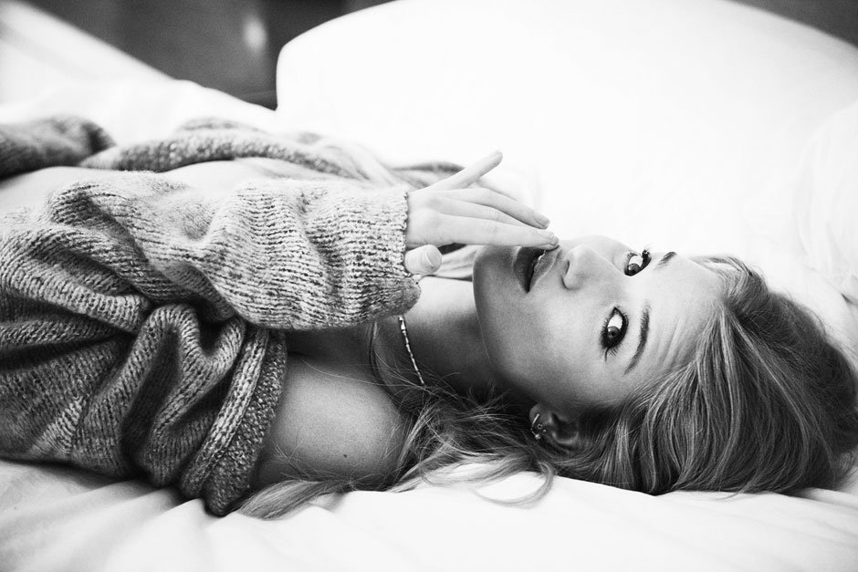 Rosie HuntingtonWhiteley Leg Photoshoot