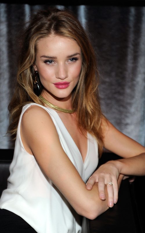 Rosie HuntingtonWhiteley Leg Photoshoot