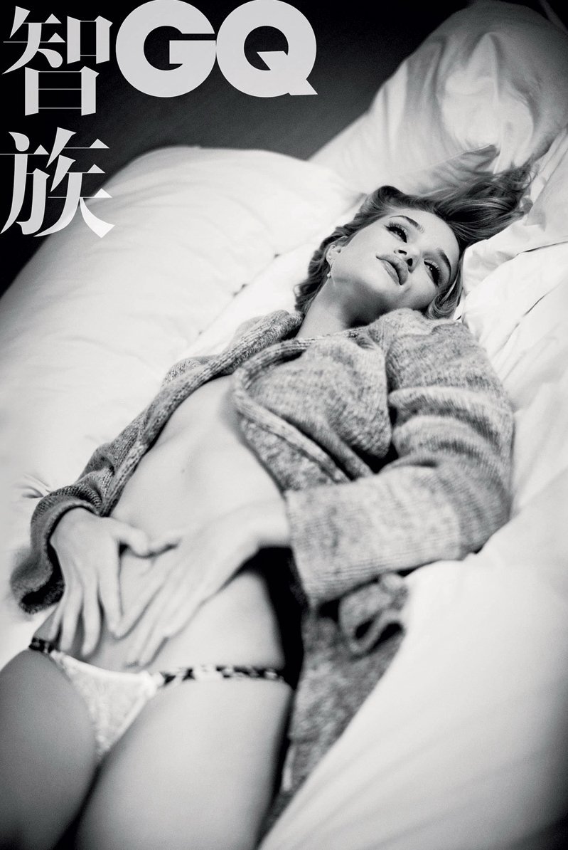 Rosie HuntingtonWhiteley Leg Photoshoot