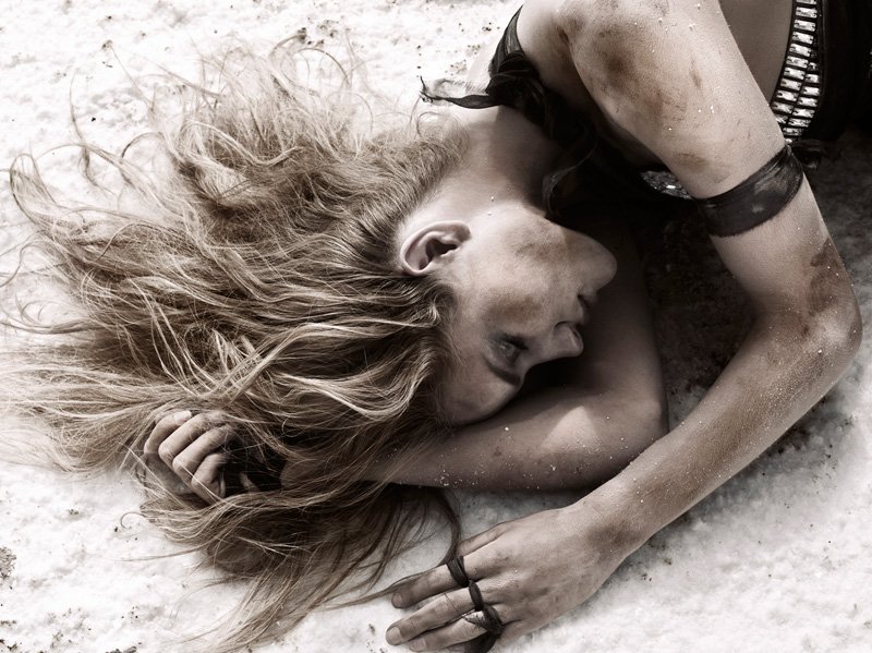 Rosie HuntingtonWhiteley Leg Photoshoot
