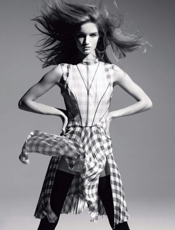 Rosie HuntingtonWhiteley Leg Photoshoot